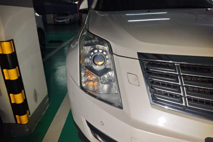 Used Cadillac SRX 2015 3.0L Luxury Model Right Front Headlight
