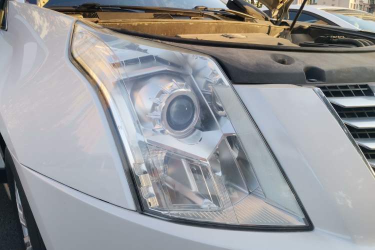 Used Cadillac SRX 2015 3.0L Comfort Version Right Front Headlight