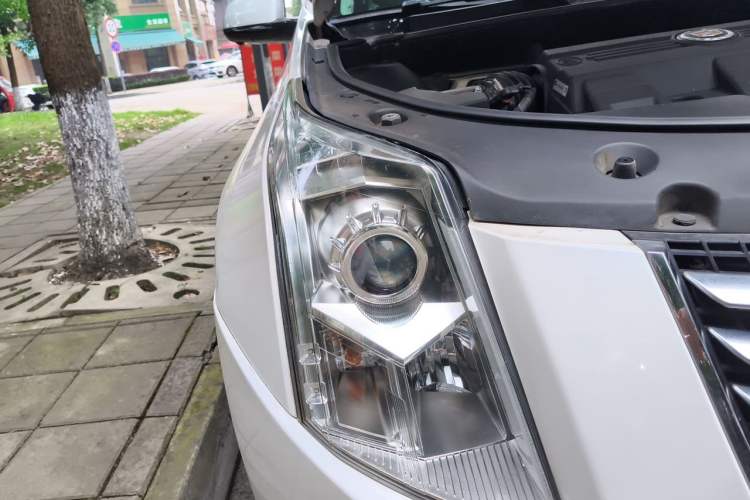 Used Cadillac SRX 2015 3.0L Comfort Version Right Front Headlight