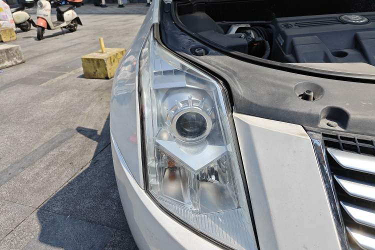 Used Cadillac SRX 2015 3.0L Elite Model Right Front Headlight