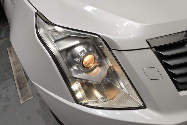 Used Cadillac SRX 2015 3.0L Elite Model Right Front Headlight