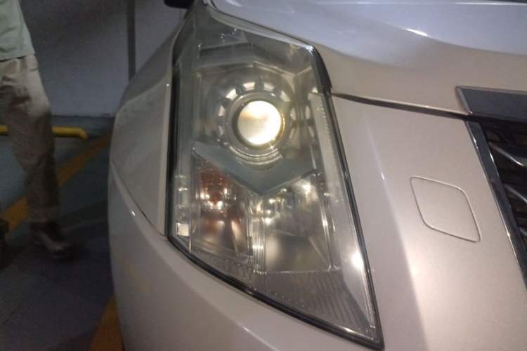 Used Cadillac SRX 2015 3.0L Elite Model Right Front Headlight