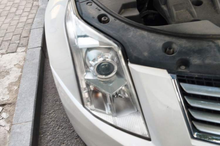 Used Cadillac SRX 2015 3.0L Comfort Version Right Front Headlight