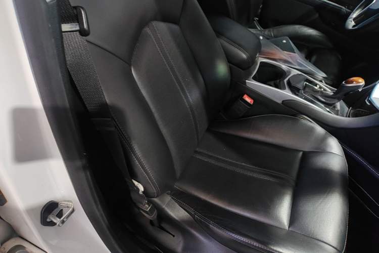 Used Cadillac SRX 2015 3.0L Elite Model Right Front Seat