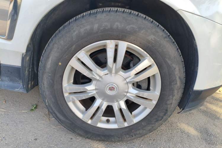 Used Cadillac SRX 2015 3.0L Elite Model Right Front Wheel Hub