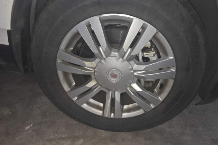 Used Cadillac SRX 2015 3.0L Elite Model Right Front Wheel Hub