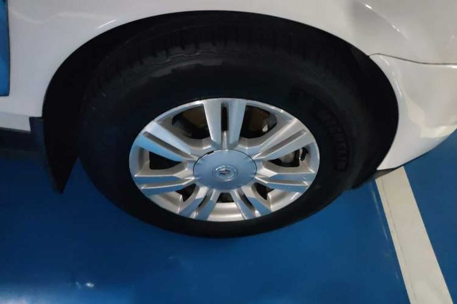 Used Cadillac SRX 2015 3.0L Comfort Version Right Front Wheel Hub