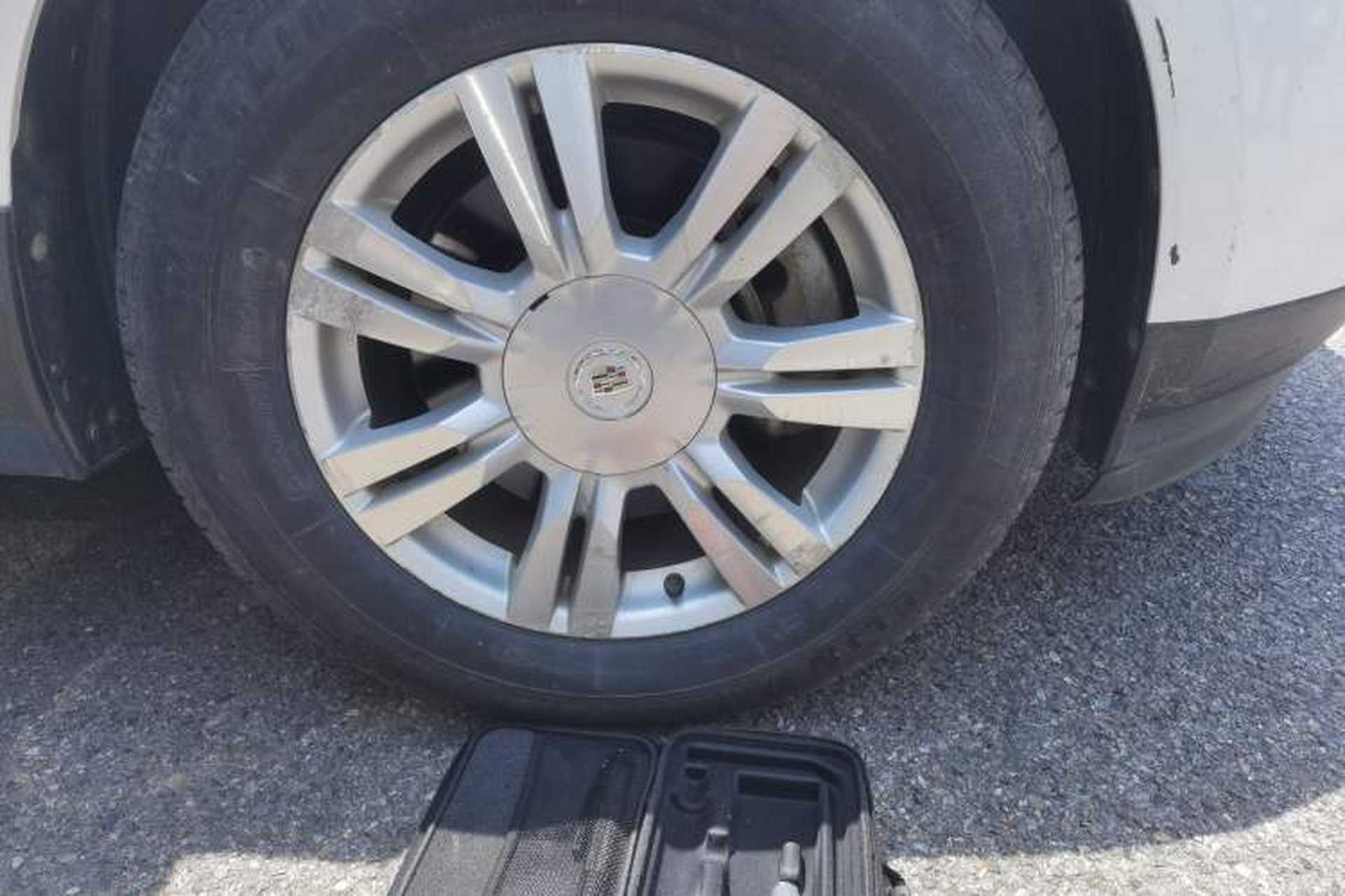 Used Cadillac SRX 2015 3.0L Comfort Version Right Front Wheel Hub