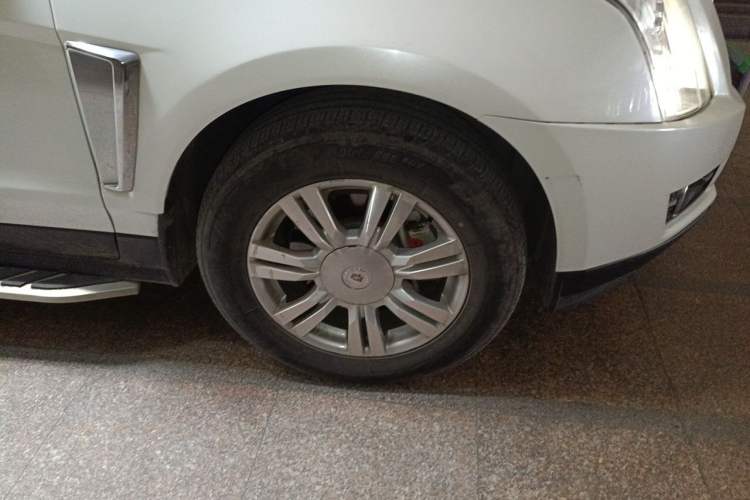 Used Cadillac SRX 2015 3.0L Elite Model Right Front Wheel Hub
