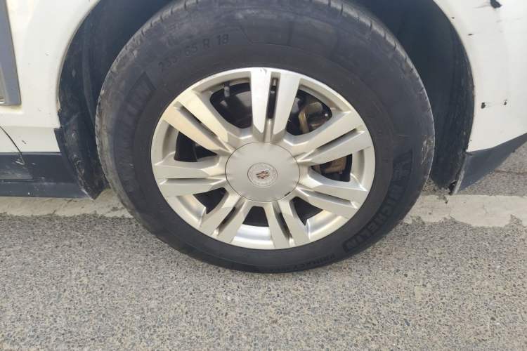Used Cadillac SRX 2015 3.0L Elite Model Right Front Wheel Hub