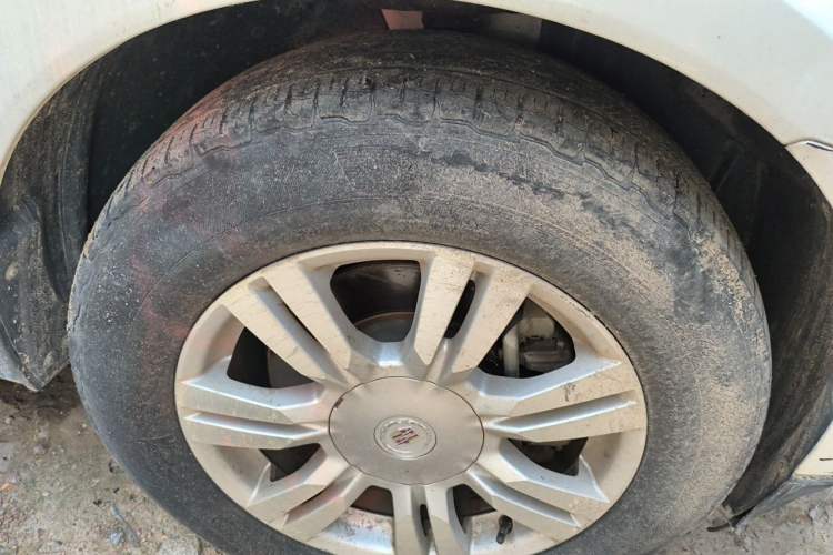 Used Cadillac SRX 2015 3.0L Elite Model Right Front Wheel Hub