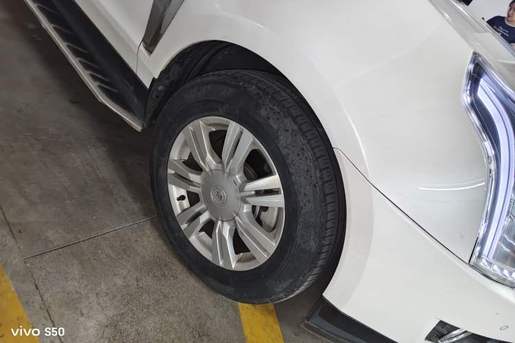 Used Cadillac SRX 2015 3.0L Elite Model Right Front Wheel Hub