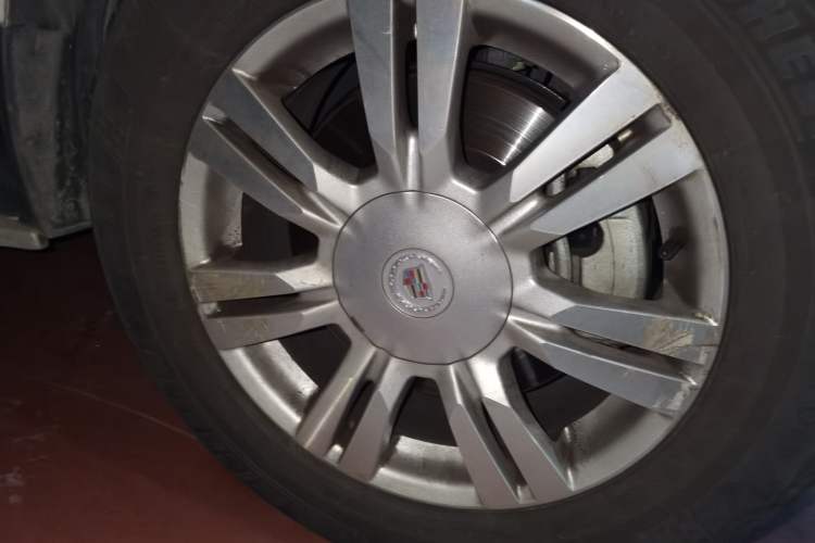 Used Cadillac SRX 2015 3.0L Elite Model Right Front Wheel Hub