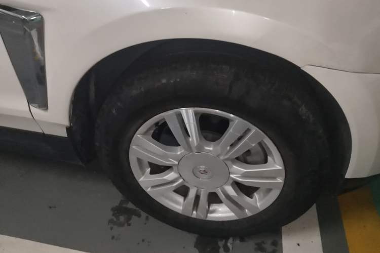 Used Cadillac SRX 2015 3.0L Elite Model Right Front Wheel Hub
