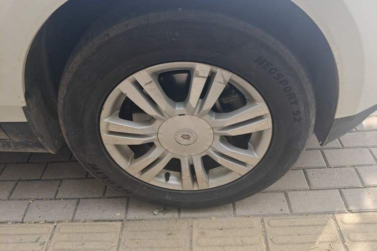 Used Cadillac SRX 2015 3.0L Elite Model Right Front Wheel Hub