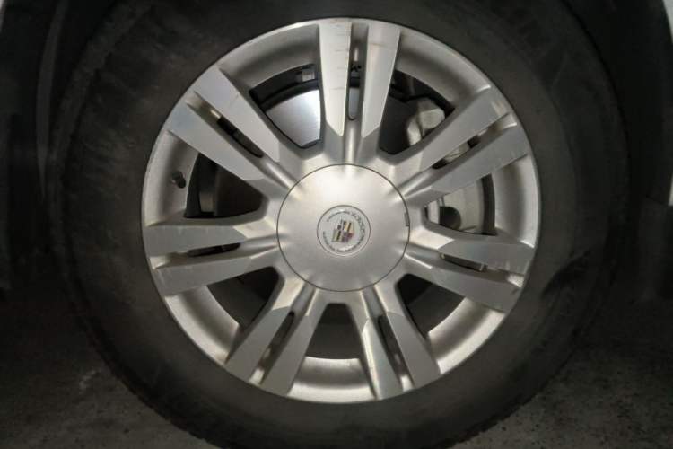 Used Cadillac SRX 2015 3.0L Elite Model Right Front Wheel Hub