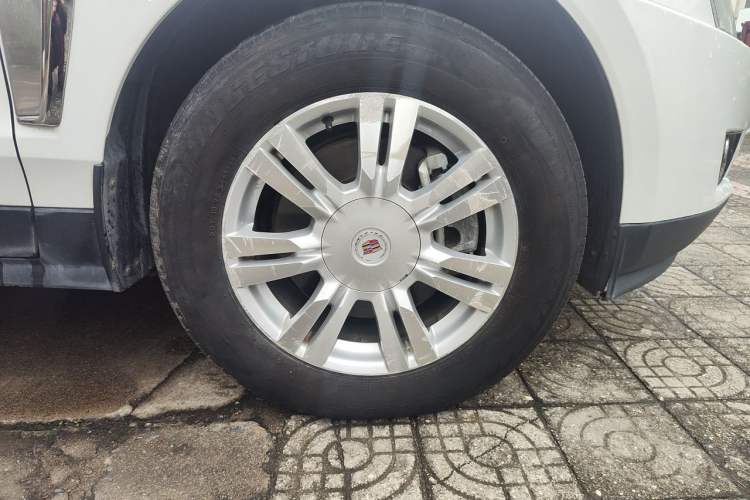 Used Cadillac SRX 2015 3.0L Elite Model Right Front Wheel Hub