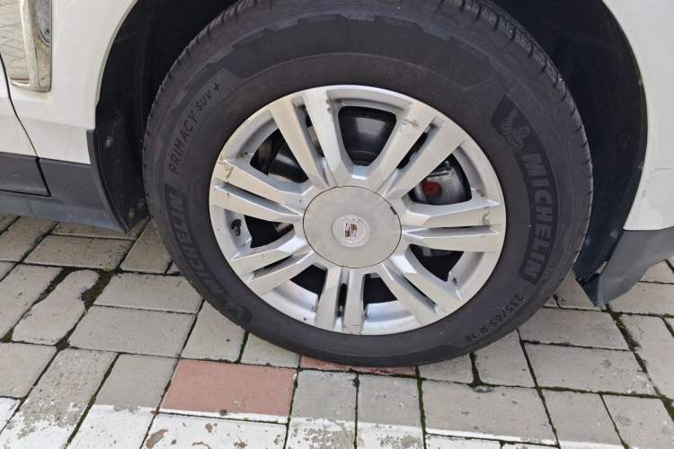 Used Cadillac SRX 2015 3.0L Elite Model Right Front Wheel Hub