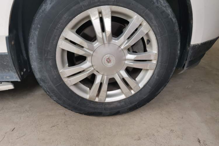 Used Cadillac SRX 2015 3.0L Comfort Version Right Front Wheel Hub