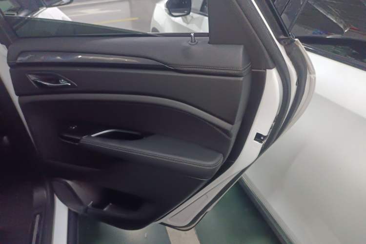 Used Cadillac SRX 2015 3.0L Comfort Version Right Rear Door Interior