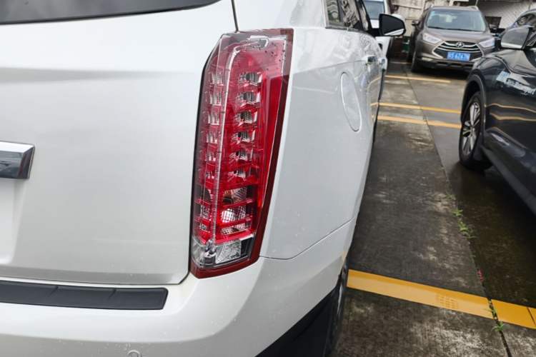 Used Cadillac SRX 2015 3.0L Comfort Version Right Rear Taillight