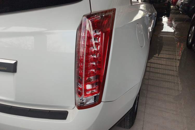 Used Cadillac SRX 2015 3.0L Elite Model Right Rear Taillight