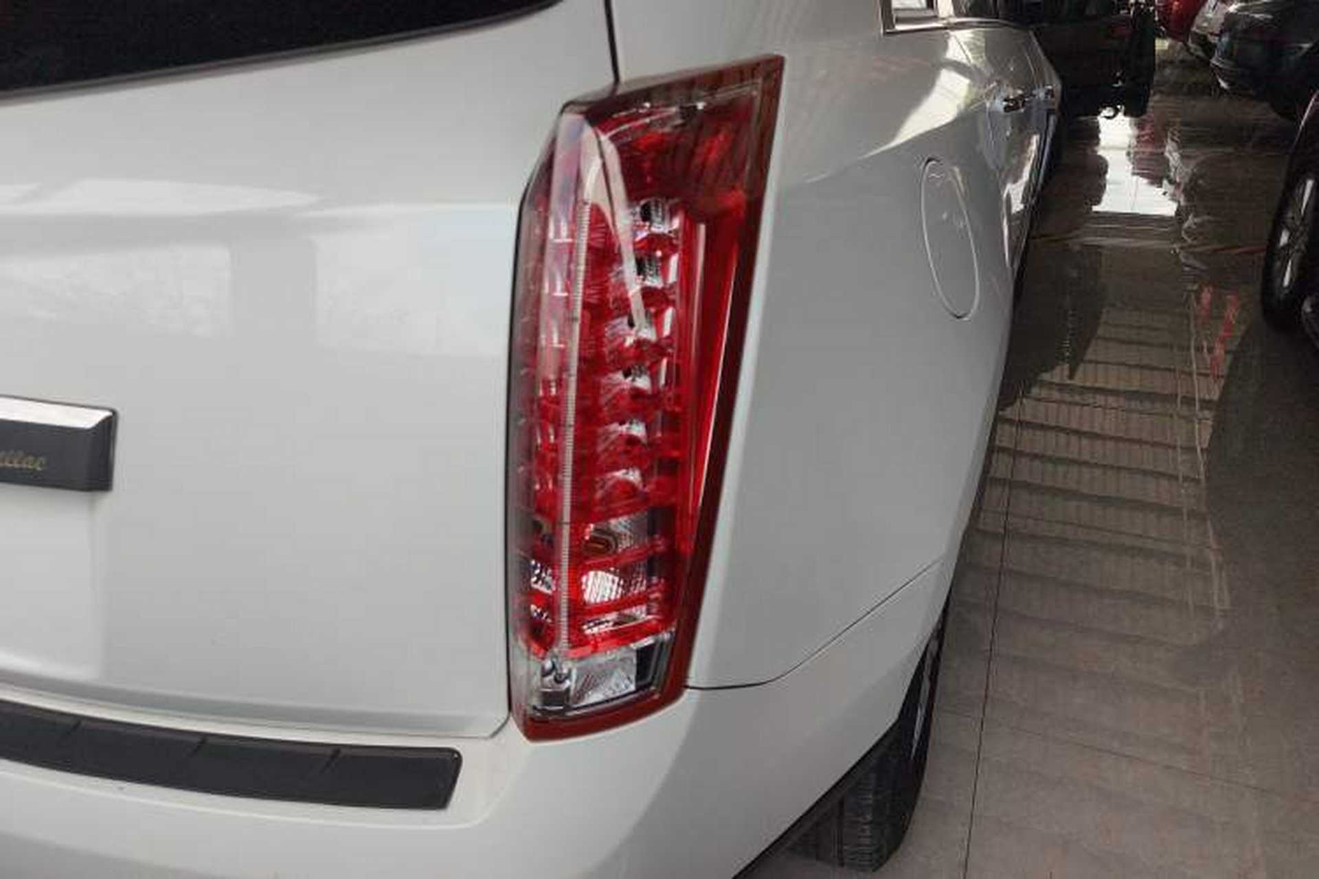 Used Cadillac SRX 2015 3.0L Elite Model Right Rear Taillight