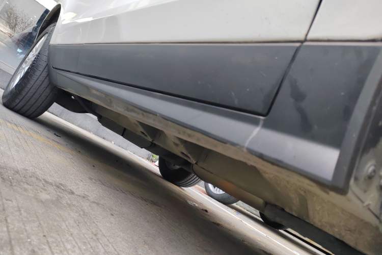 Used Cadillac SRX 2015 3.0L Elite Model Right Side Sill