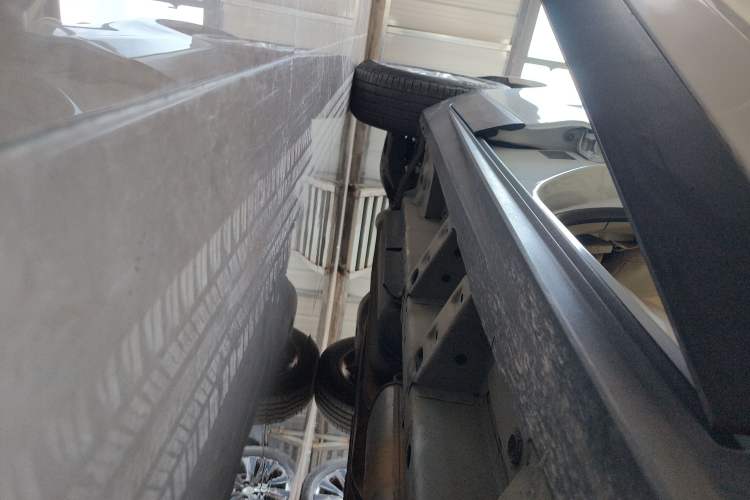 Used Cadillac SRX 2015 3.0L Elite Model Right Side Sill