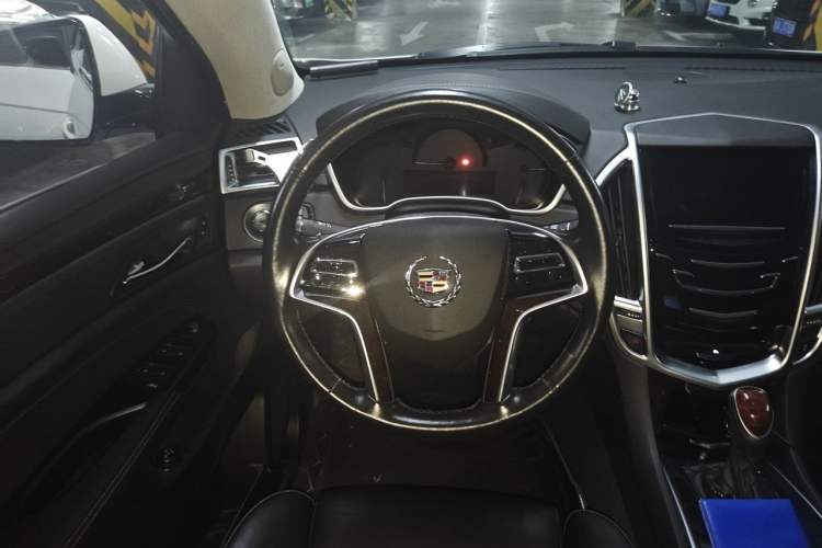 Used Cadillac SRX 2015 3.0L Elite Model Steering Wheel