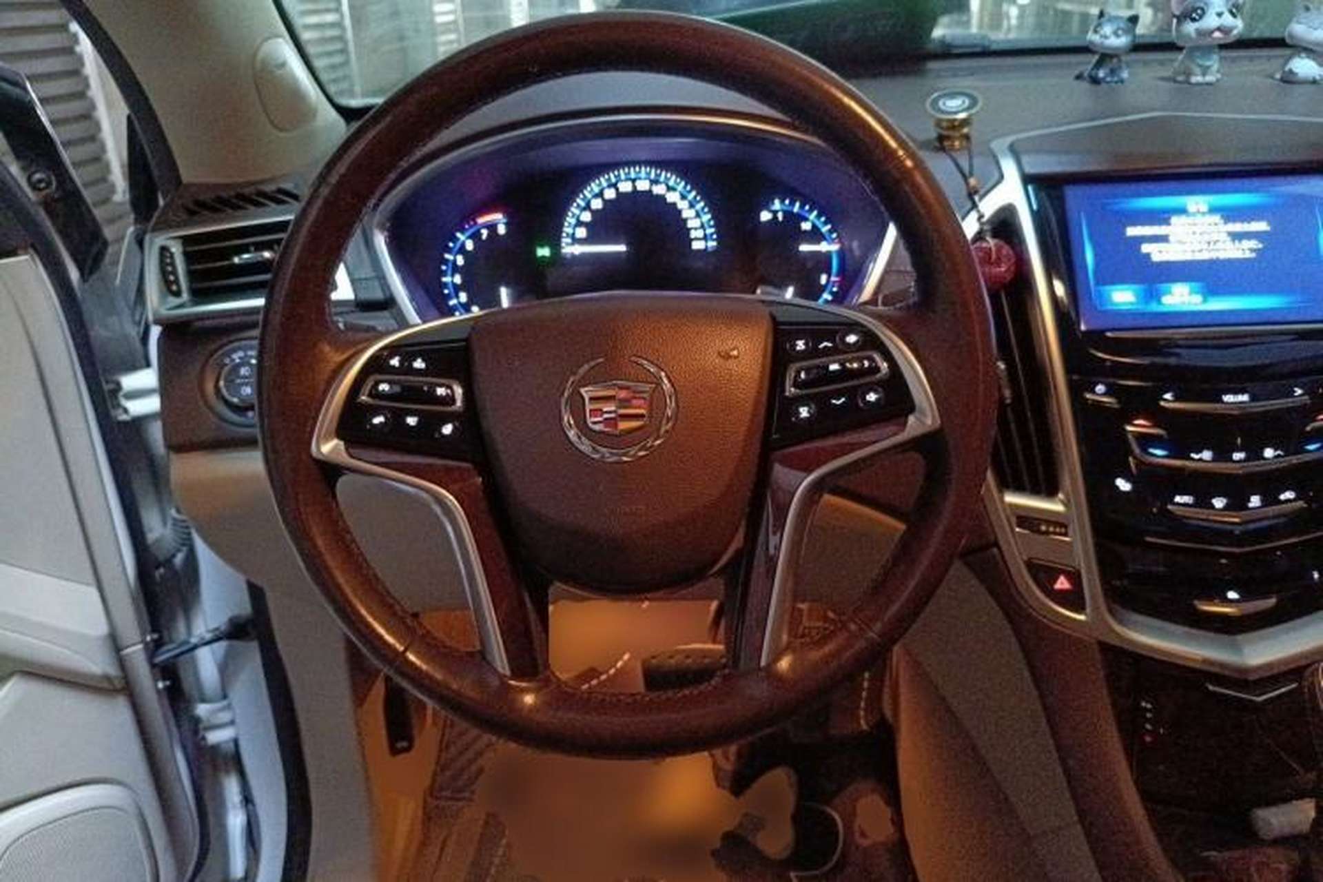 Used Cadillac SRX 2015 3.0L Elite Model Steering Wheel