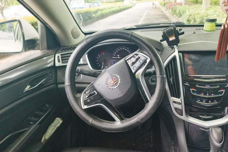 Used Cadillac SRX 2015 3.0L Comfort Version Steering Wheel