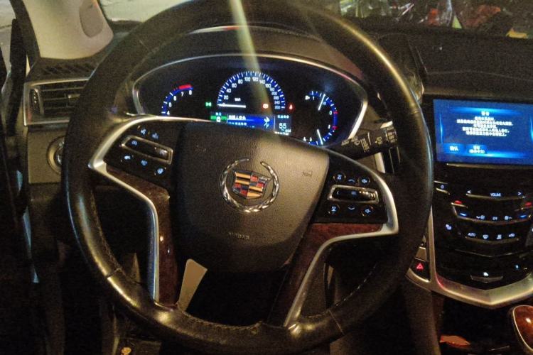 Used Cadillac SRX 2015 3.0L Elite Model Steering Wheel