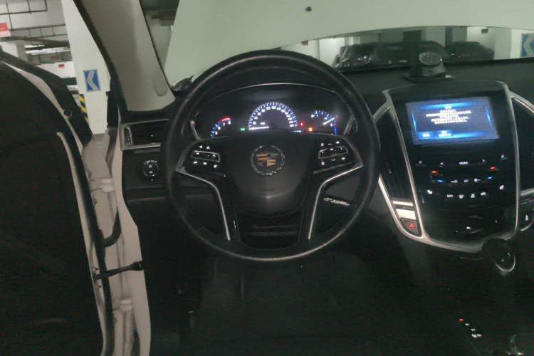 Used Cadillac SRX 2015 3.0L Elite Model Steering Wheel