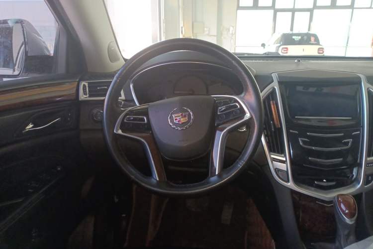 Used Cadillac SRX 2015 3.0L Elite Model Steering Wheel