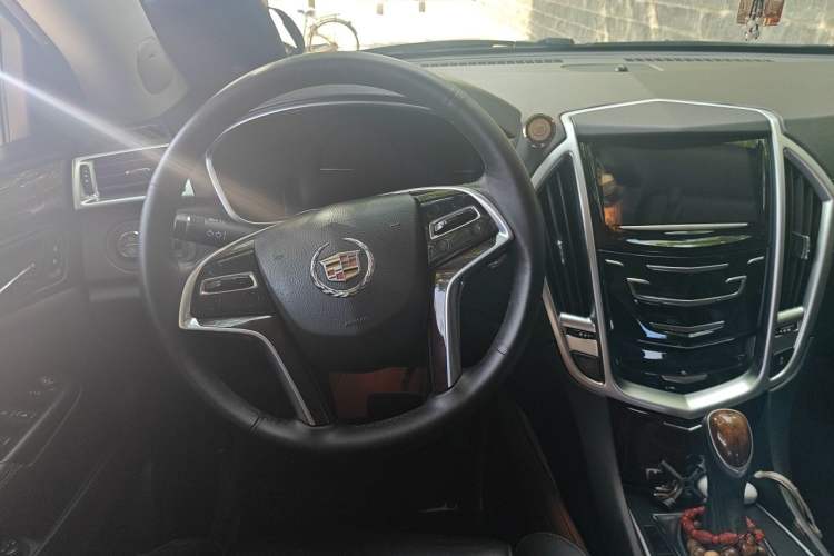 Used Cadillac SRX 2015 3.0L Elite Model Steering Wheel