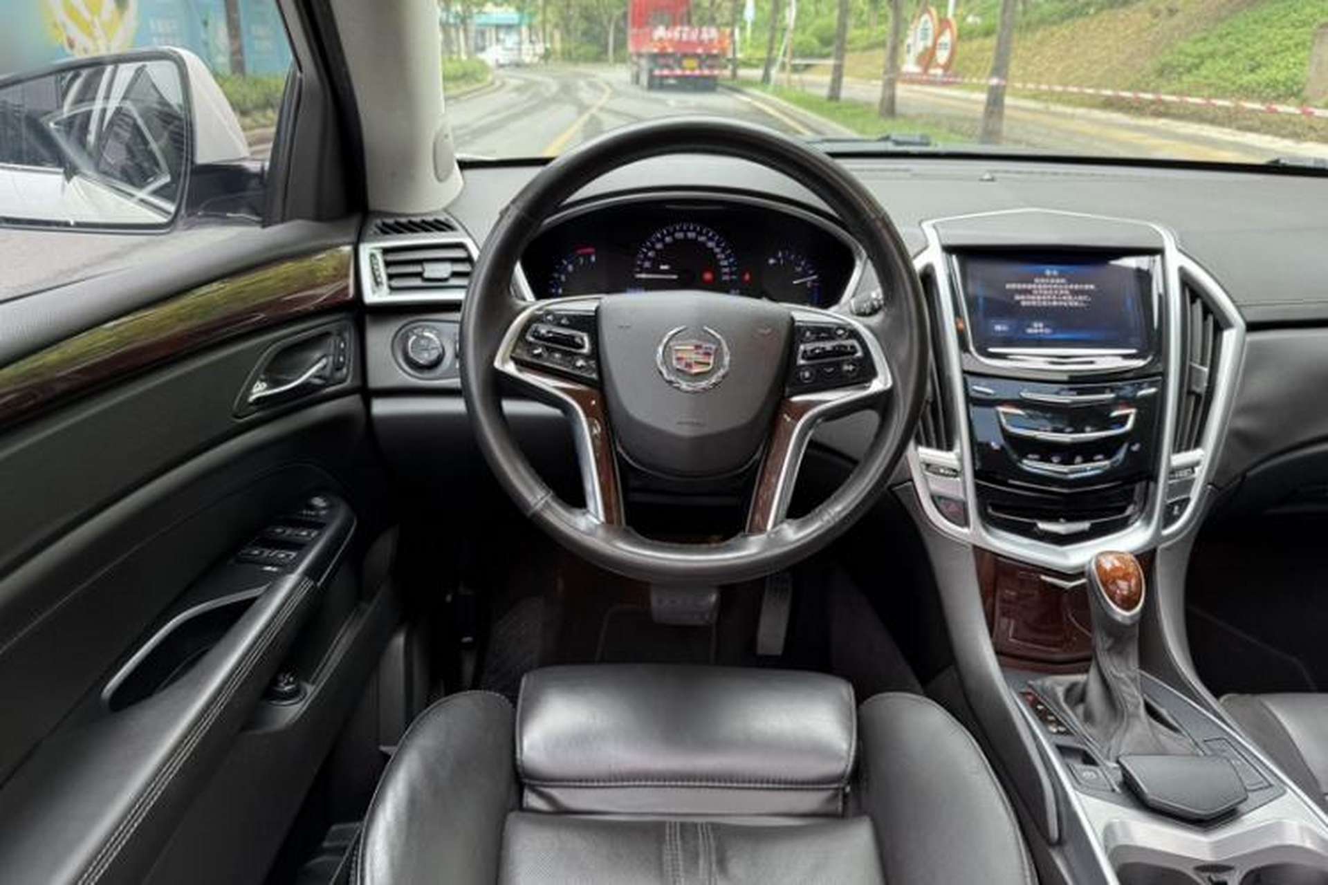 Used Cadillac SRX 2015 3.0L Elite Model Steering Wheel