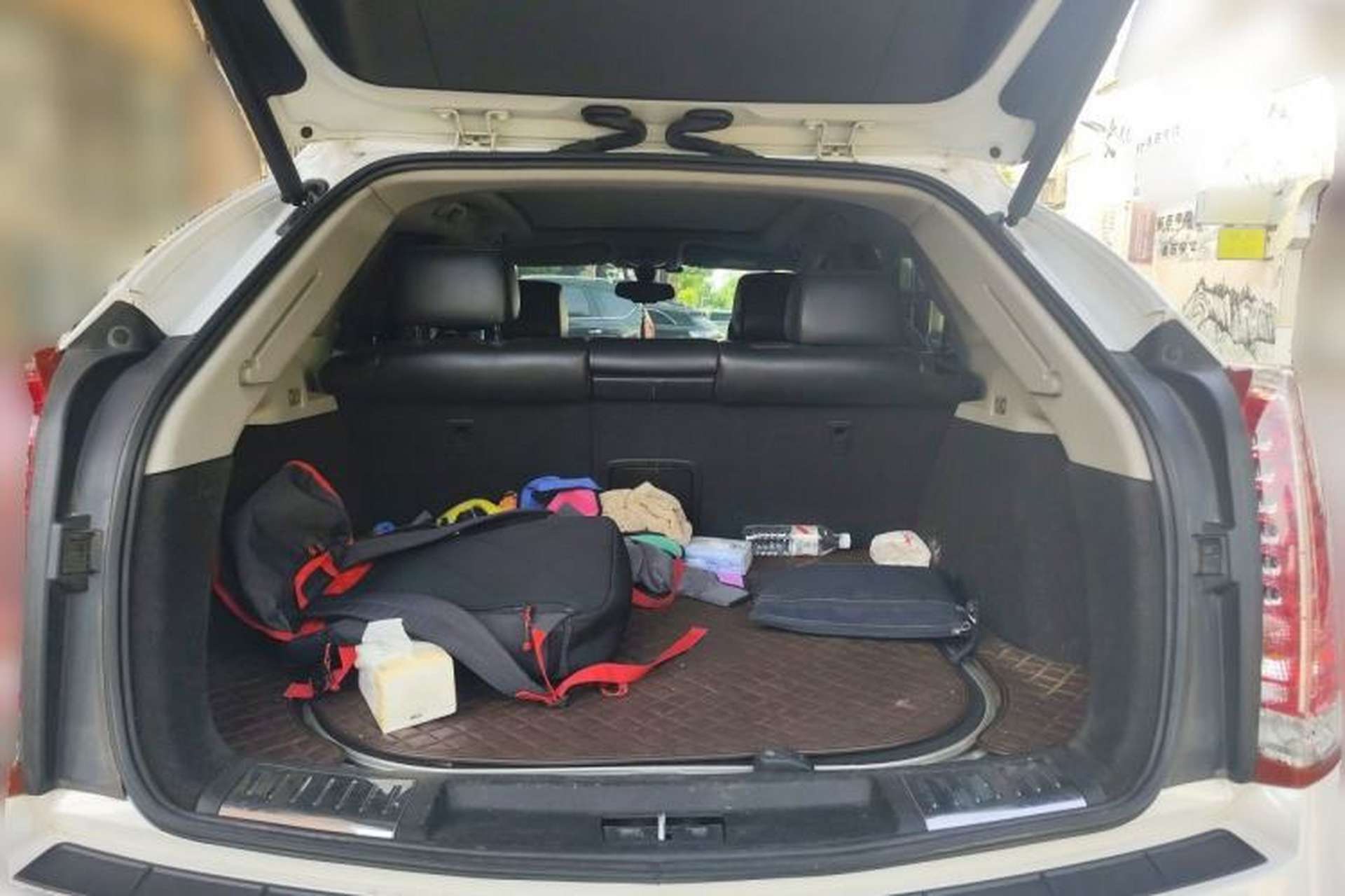 Used Cadillac SRX 2015 3.0L Elite Model Trunk