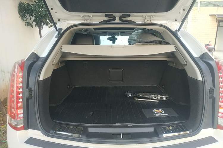 Used Cadillac SRX 2015 3.0L Comfort Version Trunk