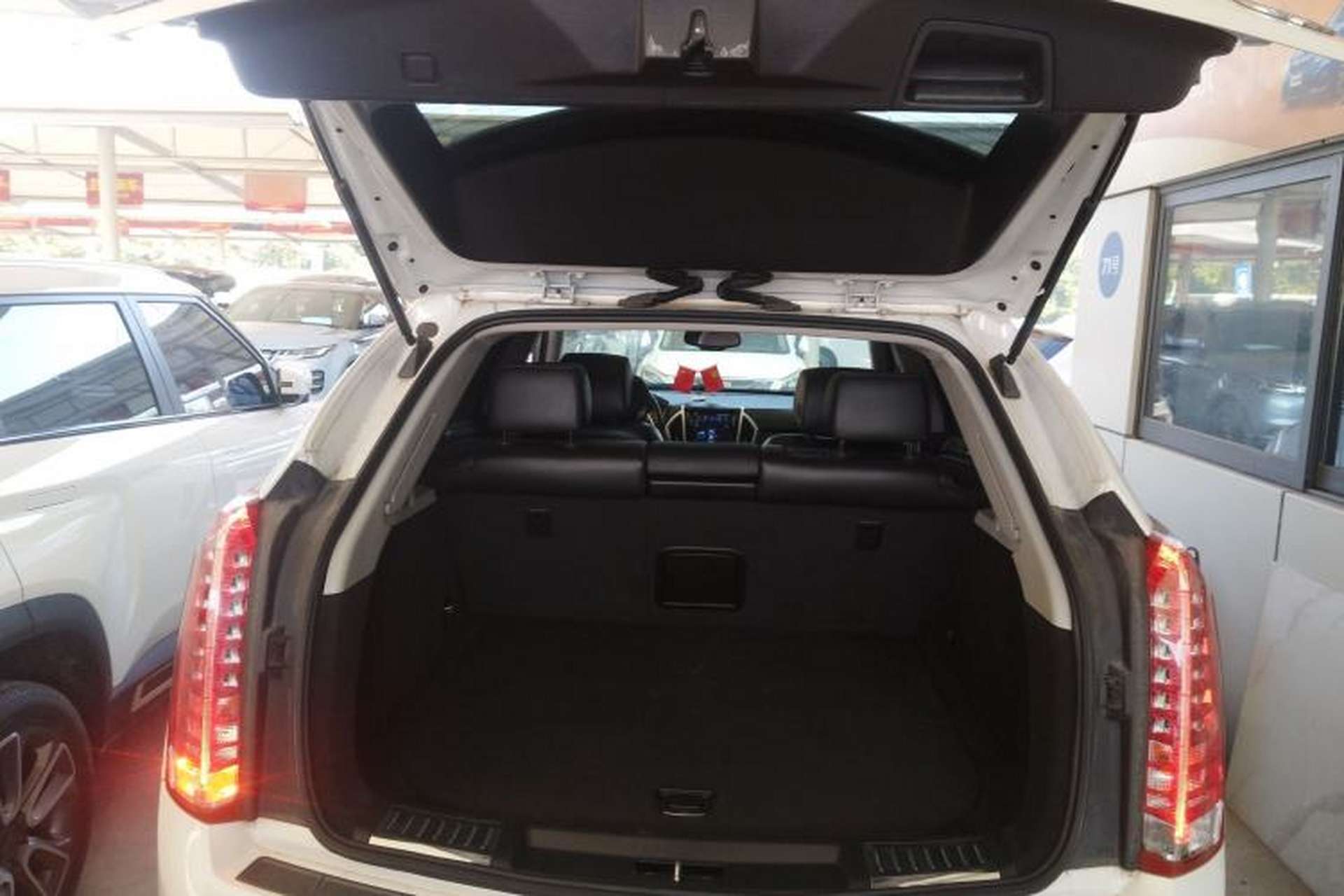 Used Cadillac SRX 2015 3.0L Comfort Version Trunk