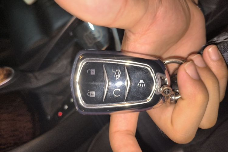 Used Cadillac SRX 2015 3.0L Elite Model Vehicle Key