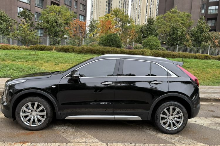 Used Cadillac XT4 2022 28T Two-Wheel-Drive Luxury Version Exterior 4