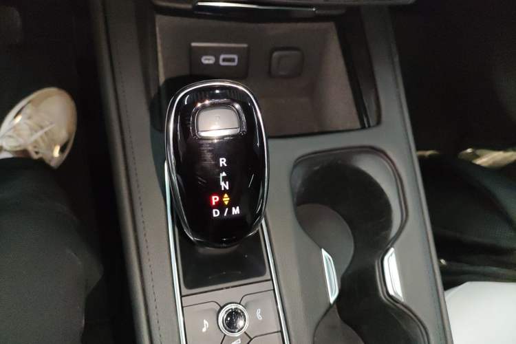 Used Cadillac XT4 2024 28T Two-Wheel-Drive Prestige Version Gear Lever