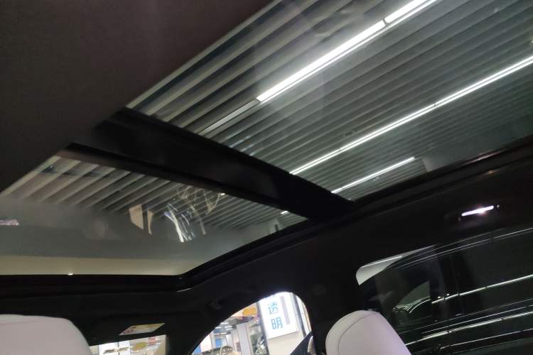 Used Cadillac XT4 2024 28T Two-Wheel-Drive Prestige Version Headliner
