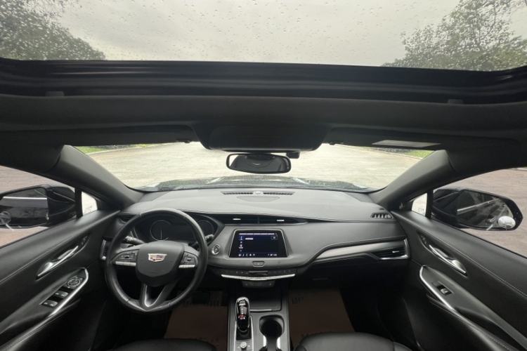 Used Cadillac XT4 2021 28T Two-Wheel Drive Luxury Version Interior 3