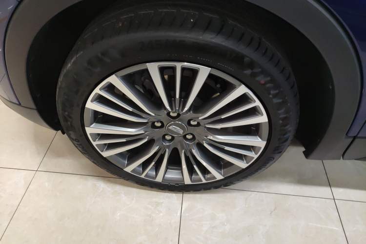 Used Cadillac XT4 2024 28T Two-Wheel-Drive Prestige Version Left Front Wheel Hub