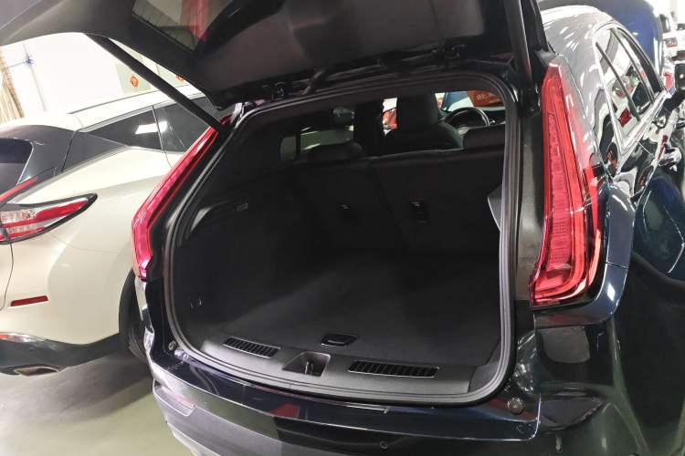 Used Cadillac XT4 2021 28T Two-Wheel Drive Luxury Version Trunk