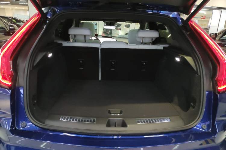 Used Cadillac XT4 2024 28T Two-Wheel-Drive Prestige Version Trunk