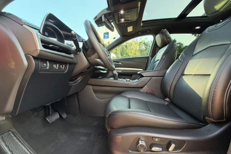 Used Cadillac XT4 2024 28T Two-Wheel-Drive Prestige Version Interior 2