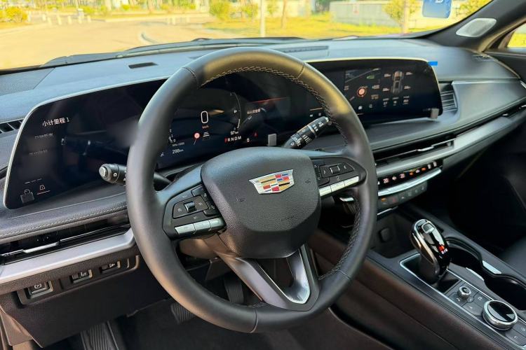 Used Cadillac XT4 2024 28T Two-Wheel-Drive Prestige Version Interior 4